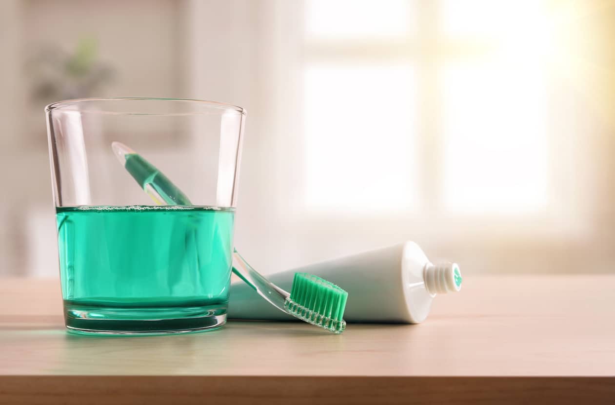 Bain de bouche : comment le réaliser correctement ?